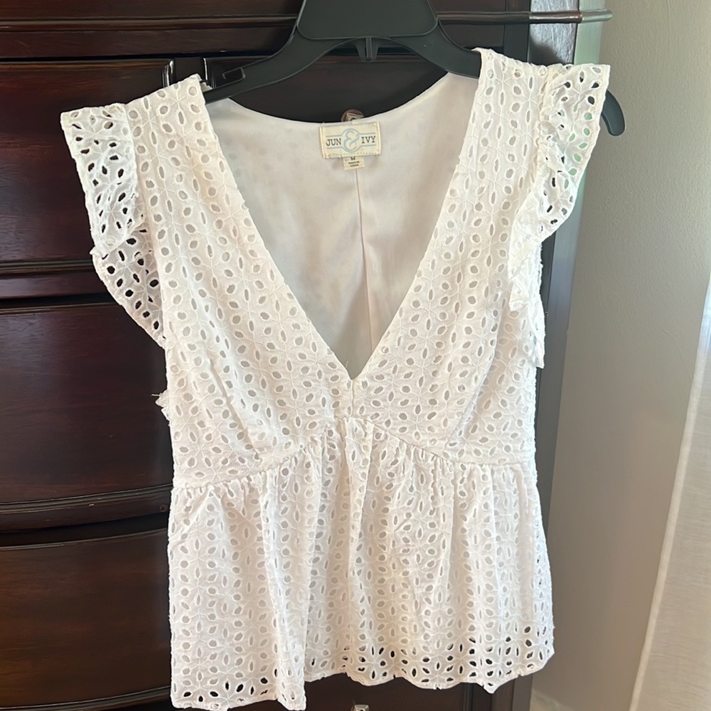 Beautiful white summer top size medium